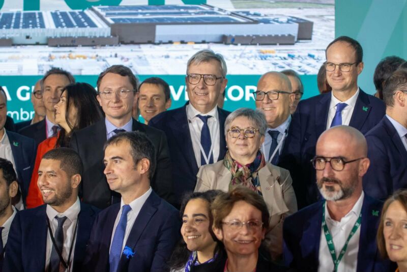 Image for the Tweet beginning: L'inauguration de la Gigafactory Verkor-Bourbourg