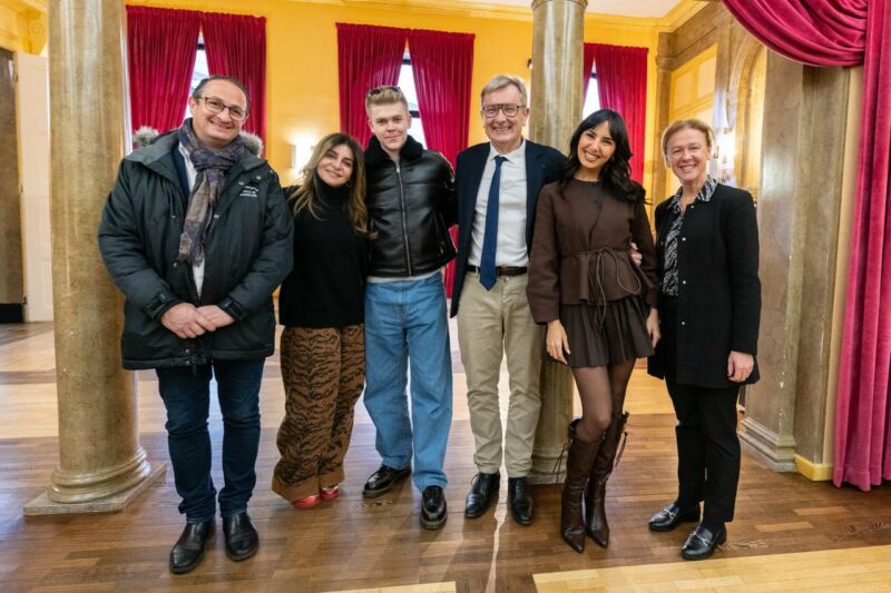 Image for the Tweet beginning: Merci à @MonaFM et aux