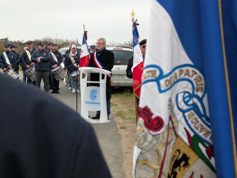 Image for the Tweet beginning: Il y a 82 ans,