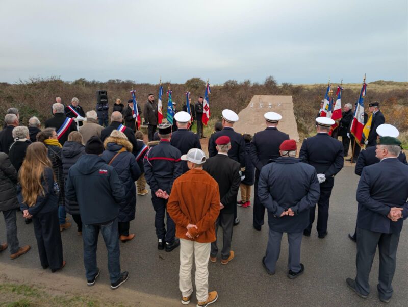 Image for the Tweet beginning: Il y a 82 ans,