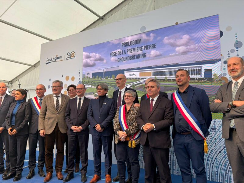 Image for the Tweet beginning: #Industrie #Emploi #TransitionÉnergétique #HautsDeFrance

𝐁𝐚𝐭𝐭𝐞𝐫𝐢𝐞𝐬 𝐞́𝐥𝐞𝐜𝐭𝐫𝐢𝐪𝐮𝐞𝐬