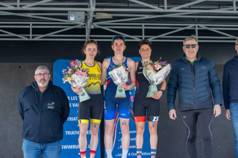 Image for the Tweet beginning: J’ai tenu à féliciter toute