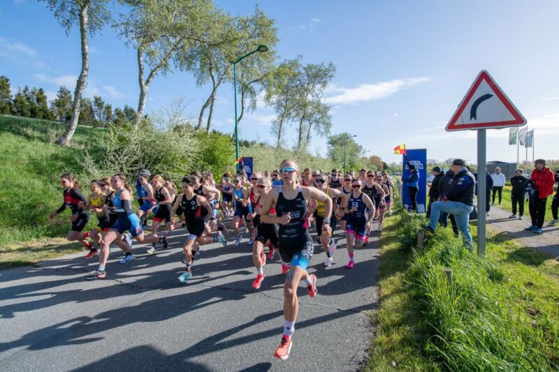 Image for the Tweet beginning: J’ai tenu à féliciter toute